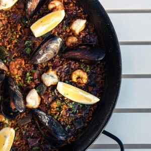 Paella de pescado y mariscos